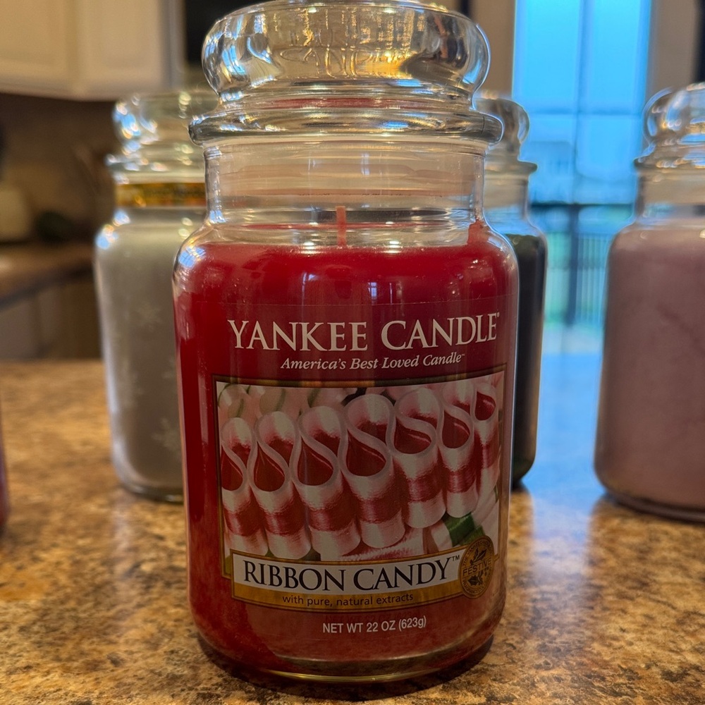 Yankee Candle Festive Holiday Ribbon Candy 22 0z white label Retired Candle NEW